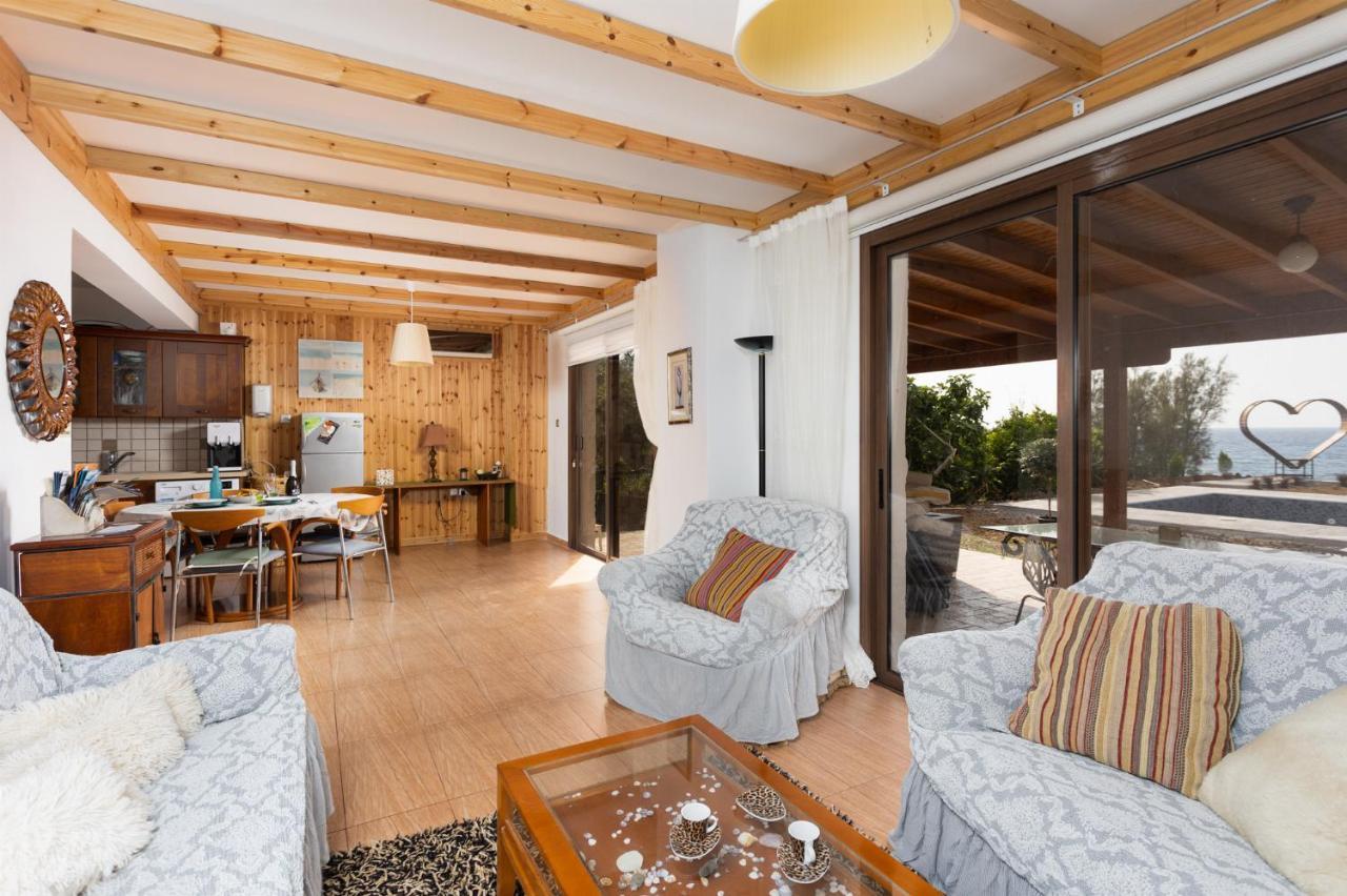 פומוס Villa Beach Heaven מראה חיצוני תמונה
